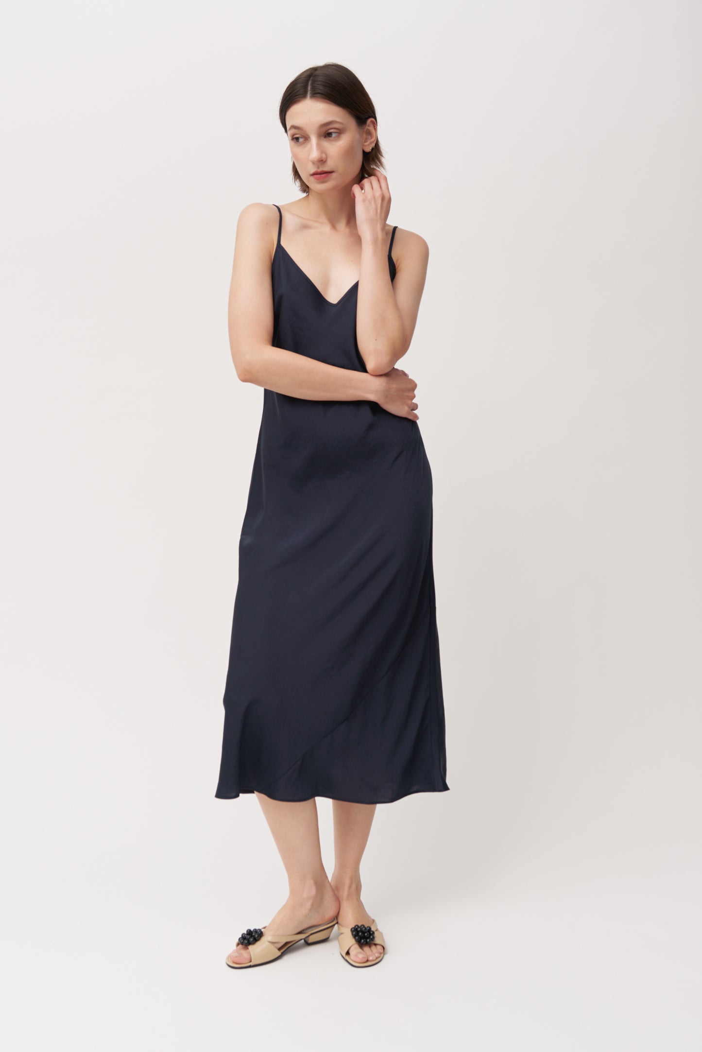 About Arianne Flora Beige