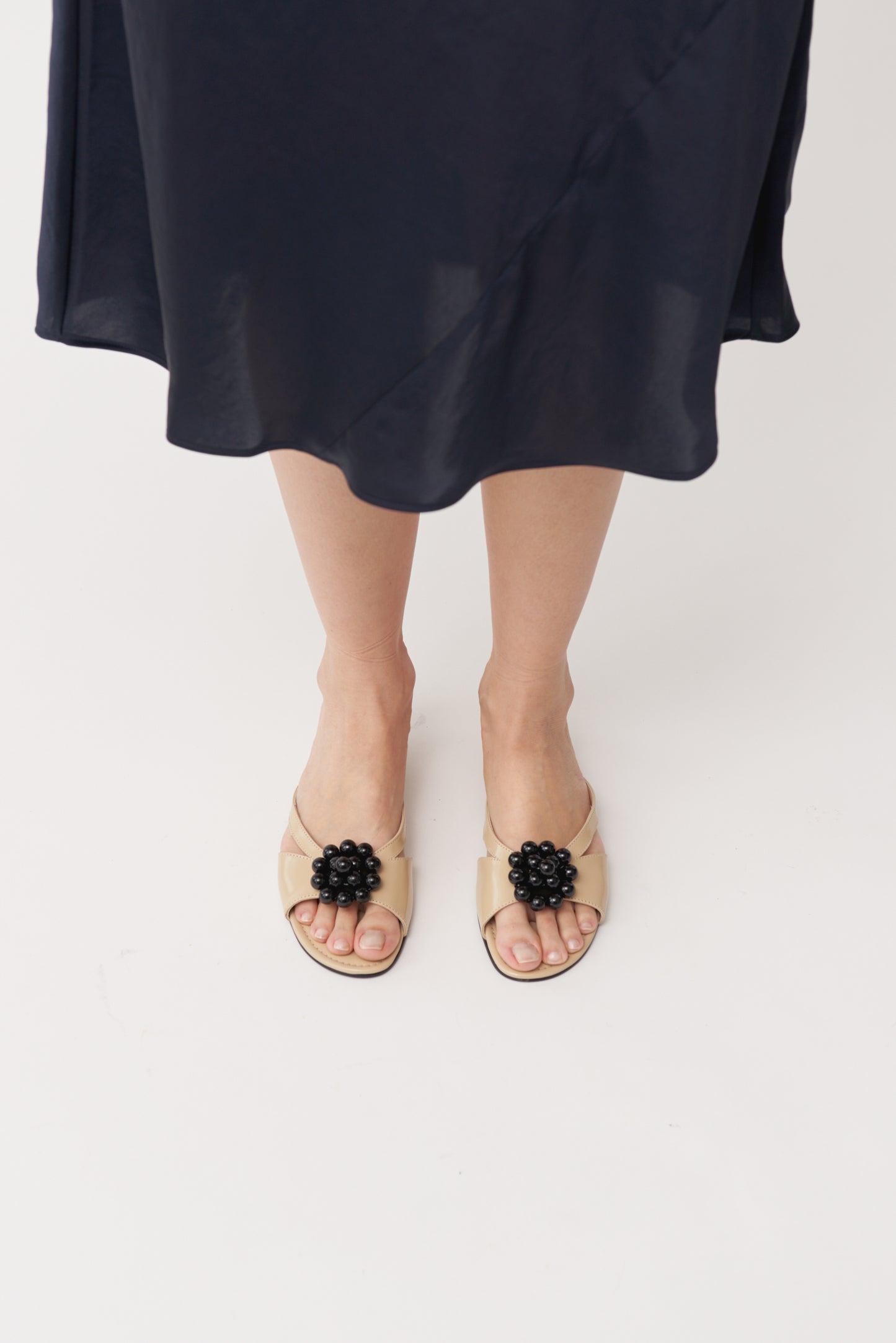 About Arianne Flora Beige