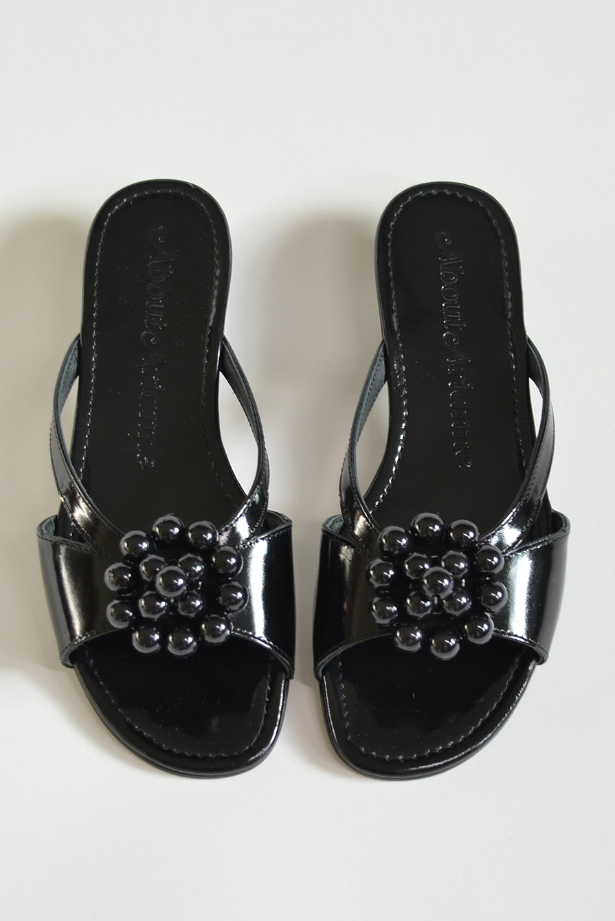 About Arianne Flora Black – vamp shoes